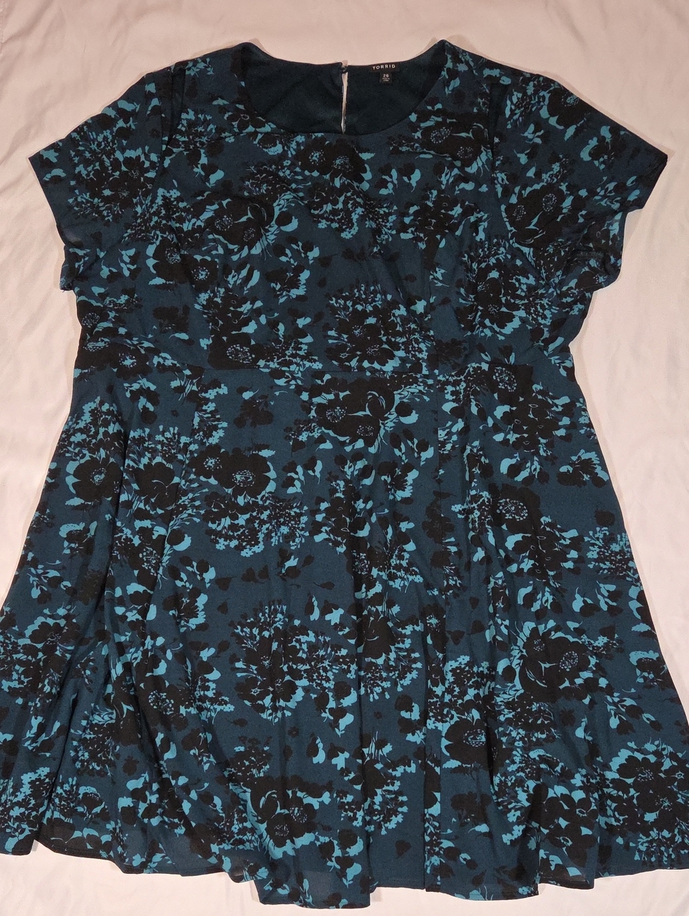 Torrid Blue Floral Short Sleeve Dress Size 24 A Line Fit Flare Cut Out Sleeves
